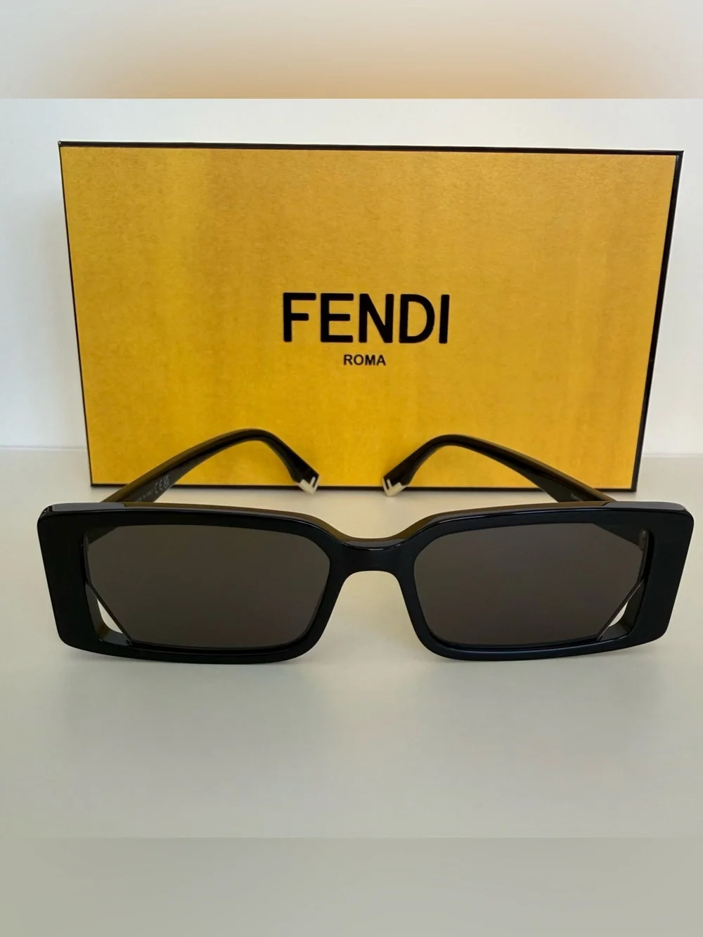 NEW!! Fendi women black sunglasses FE40164I 01A Authentic Retail 465$